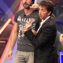 Pablo Motos y Hugo Silva en 'El hormiguero' durante la promoción de 'Los amantes pasajeros'