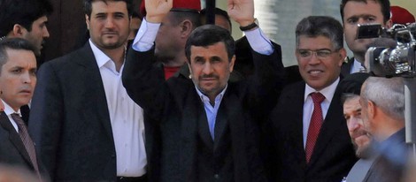 Mahmoud Ahmadineyad a su llegada al funeral de Estado de Hugo Chávez