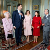Lilian de Suecia con los Príncipes Felipe y Letizia, los Reyes Carlos Gustavo y Silvia y la Princesa Victoria