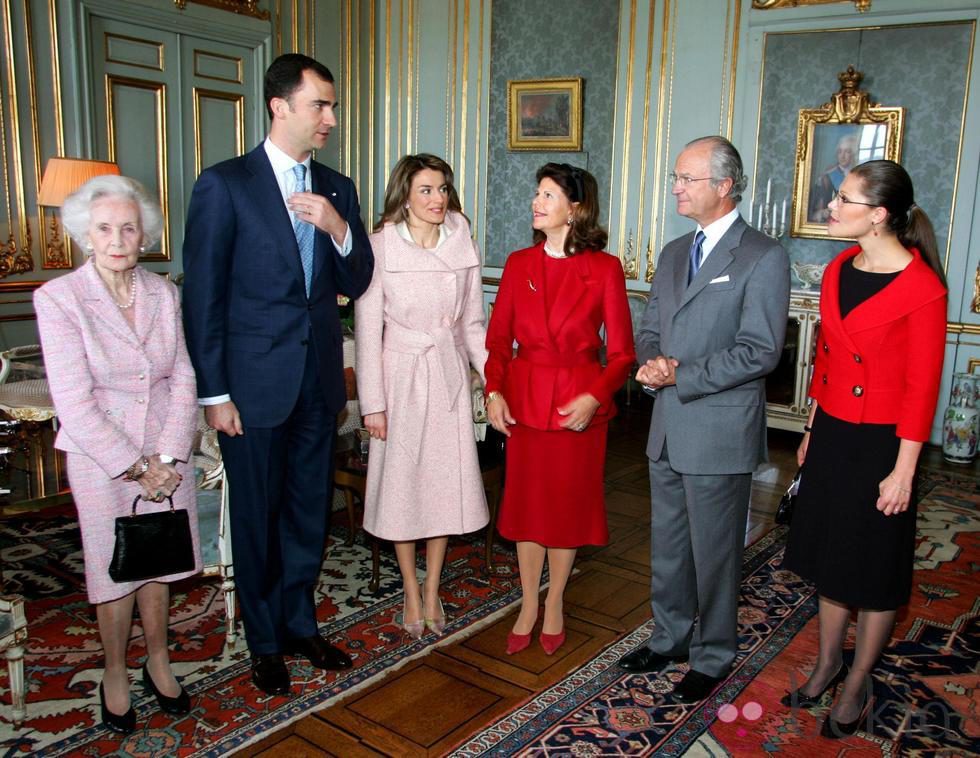 Lilian de Suecia con los Príncipes Felipe y Letizia, los Reyes Carlos Gustavo y Silvia y la Princesa Victoria