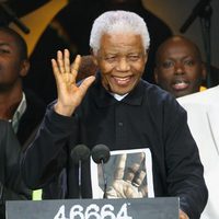 Nelson Mandela en un homenaje