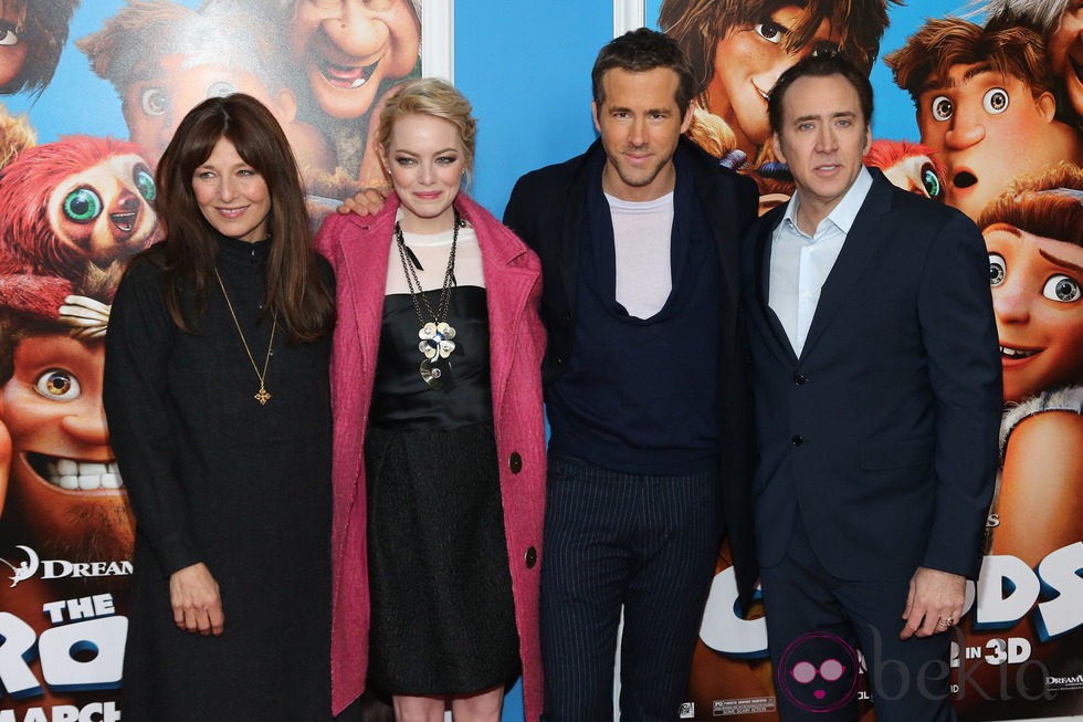 Catherine Keener, Emma Stone, Ryan Reynolds y Nicolas Cage en el estreno de 'Los Croods' en Nueva York