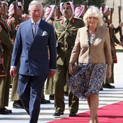 El Príncipe Carlos y Camilla Parker durante su visita oficial a Jordania