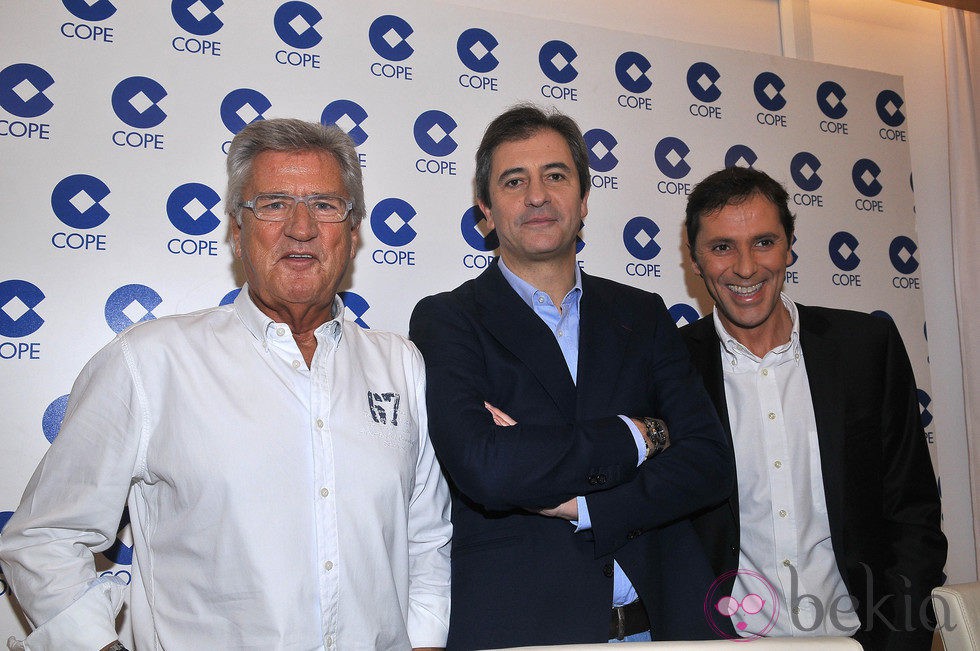Pepe Domingo Castaño con Manolo Lama y Paco González