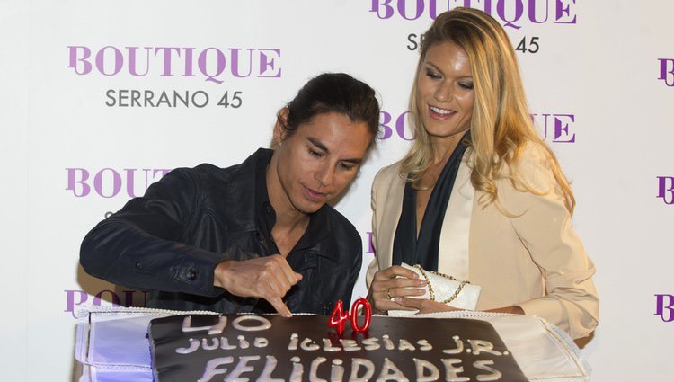 Julio José Iglesias celebra su 40 cumpleaños con su mujer Charisse Verhaert