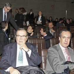 Jaime de Marichalar y Carlos García Revenga al fondo en un acto de Loewe