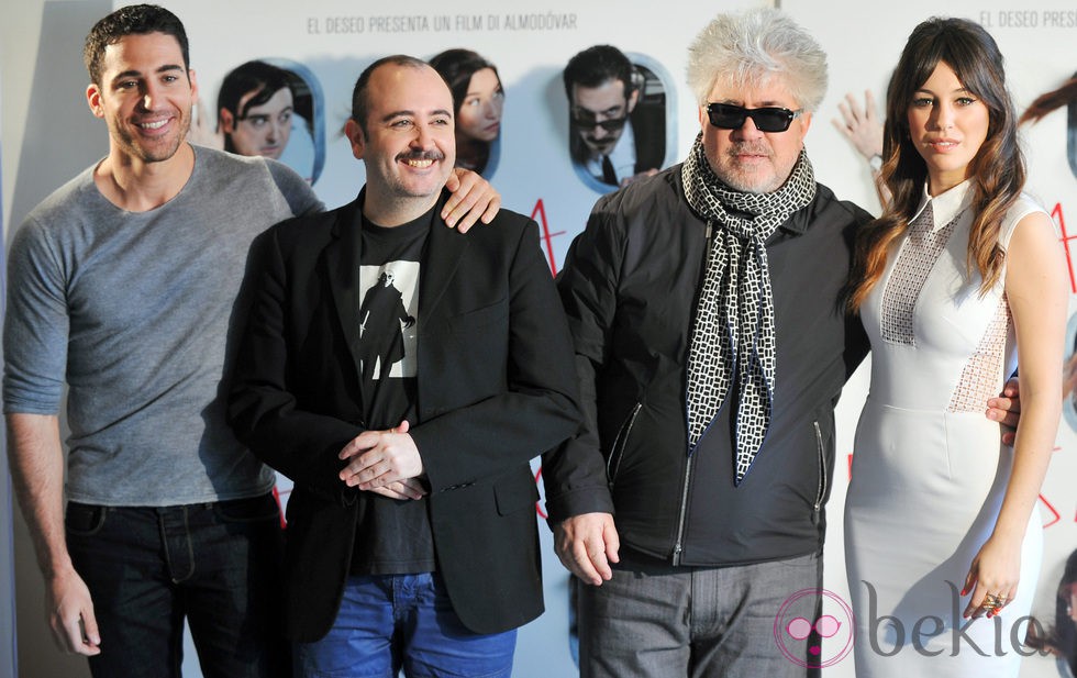 Miguel Ángel Silvestre, Carlos Areces, Pedro Almodóvar y Blanca Suárez con 'Los amantes pasajeros' en Roma