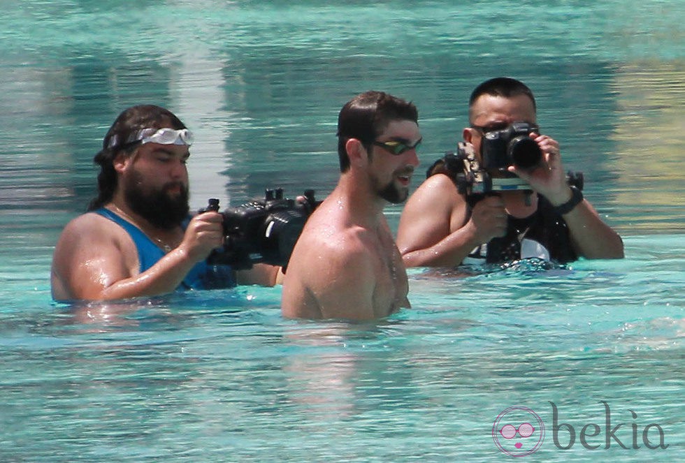 Michael Phelps en el agua durante sus vacaciones
