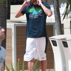 Michael Phelps escuchando música en Miami