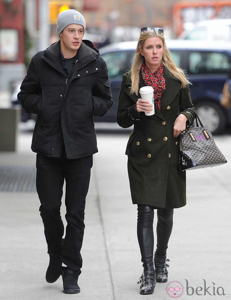 Nicky Hilton y su novio James Rothschild paseando por New York