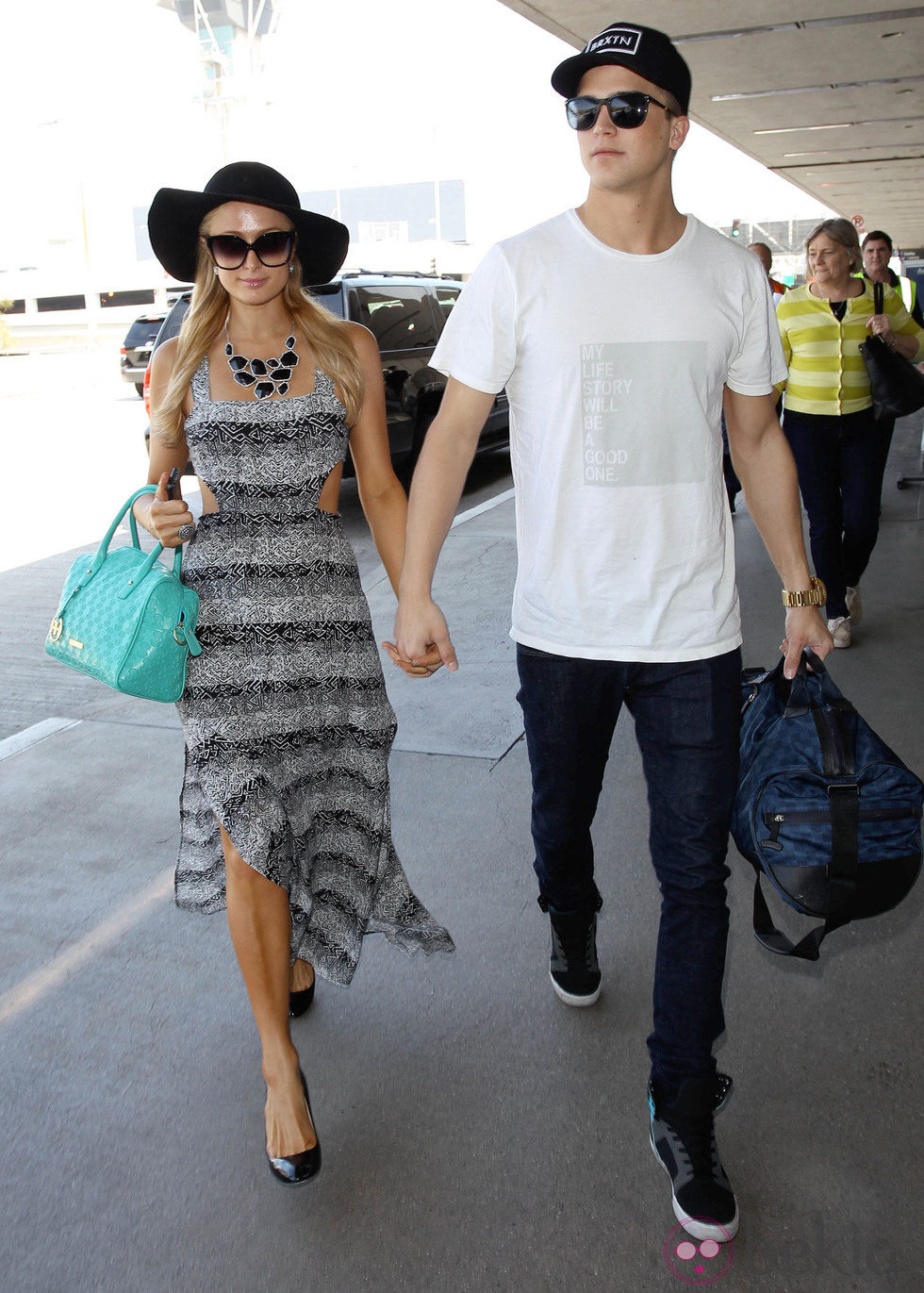 Paris Hilton y River Viiperi en el aeropuerto de Los Ángeles