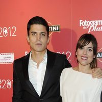 Álex González y Adriana Ugarte