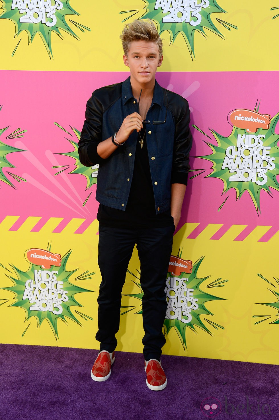 Cody Simpson en la alfombra roja de la 26 edición de los premios Nickelodeon