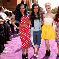 Las cantantes de Little Mix en la alfombra roja de la 26 edición de los premios Nickelodeon