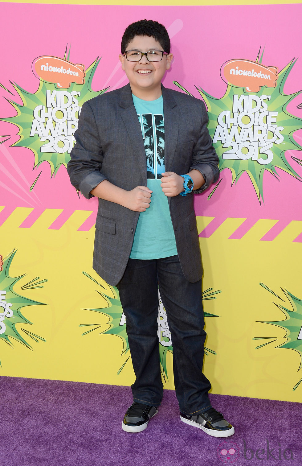 Rico Rodriguez en la alfombra roja de la 26 edición de los premios Nickelodeon