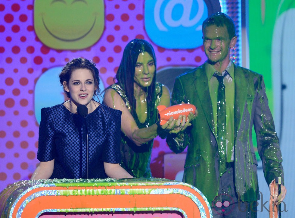 Kristen Stewart recoge el premio de los Nickelodeon's Kids' Choice Awards 2013