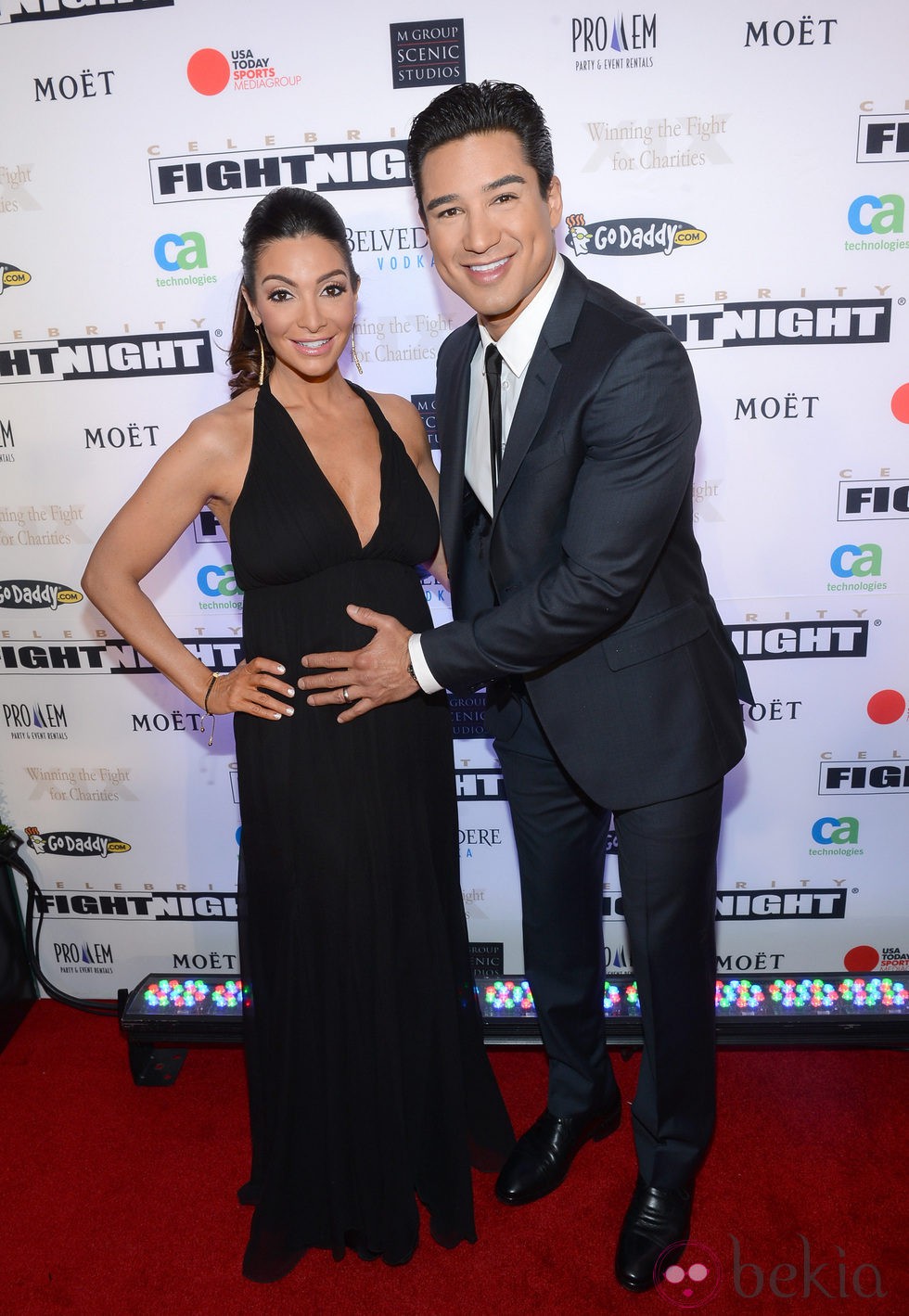 Mario Lopez y Courtney Mazza en la Celebrity Fight Night 2013