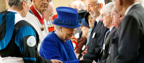 La Reina Isabel II de Inglaterra entrega las monedas del 'Maundy Money' 2013