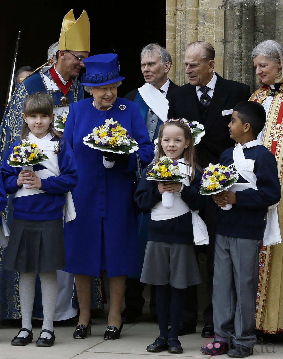 La Reina Isabel II y el Duque de Edimburgo en el 'Maundy Money' 2013