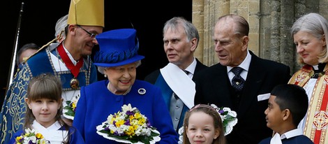 La Reina Isabel II y el Duque de Edimburgo en el 'Maundy Money' 2013