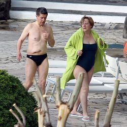 Ángela Merkel y su marido Joachim Sauer se relajan en un balneario de Ischia