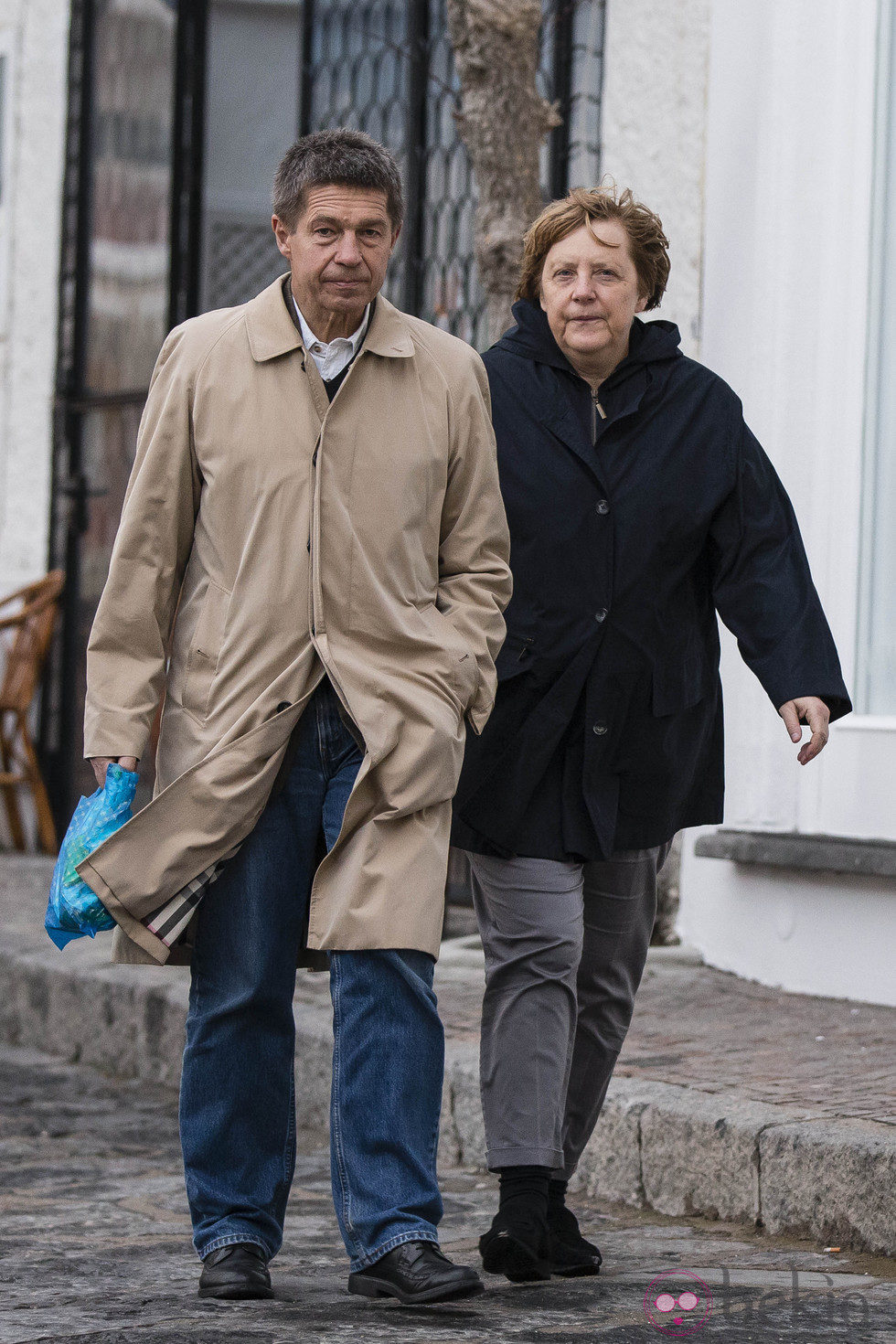 Angela Merkel y Joachim Sauer paseando por Ischia