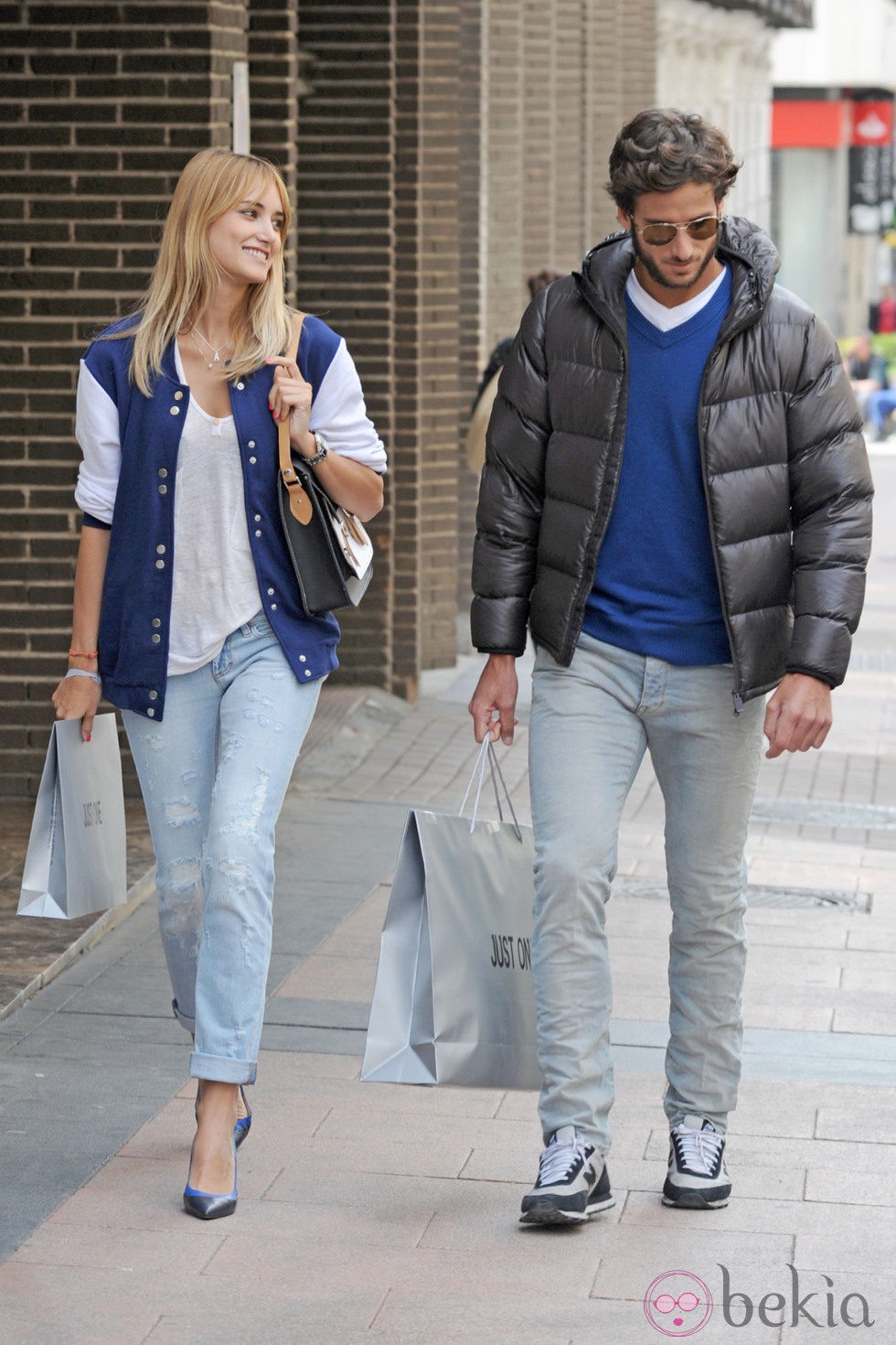Feliciano López y Alba Carrillo de compras por Madrid