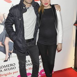 Esmeralda Moya y Carlos García en el estreno de 'Tres'