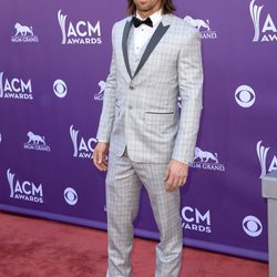Jake Owen en la alfombra roja de los Premios de Música Country 2013