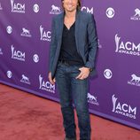Keith Urban en la alfombra roja de los Premios de Música Country 2013