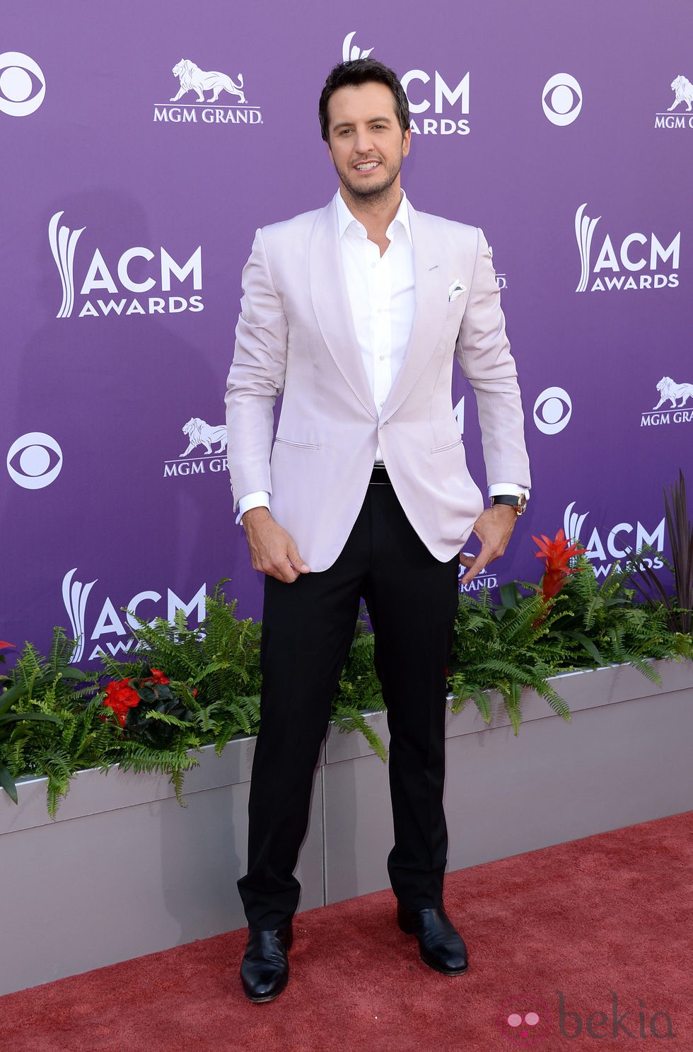 Luke Bryan en la alfombra roja de los Premios de Música Country 2013