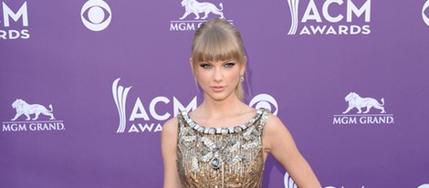 Taylor Swift en la alfombra roja de los Premios de Música Country 2013