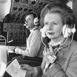 Margaret Thatcher en la cabina de su avión privado en 1984