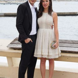 Yon González y Paula Prendes promocionan 'Gran Hotel' en Cannes