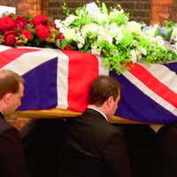 Margaret Thatcher en el funeral de su marido Denis en 2003