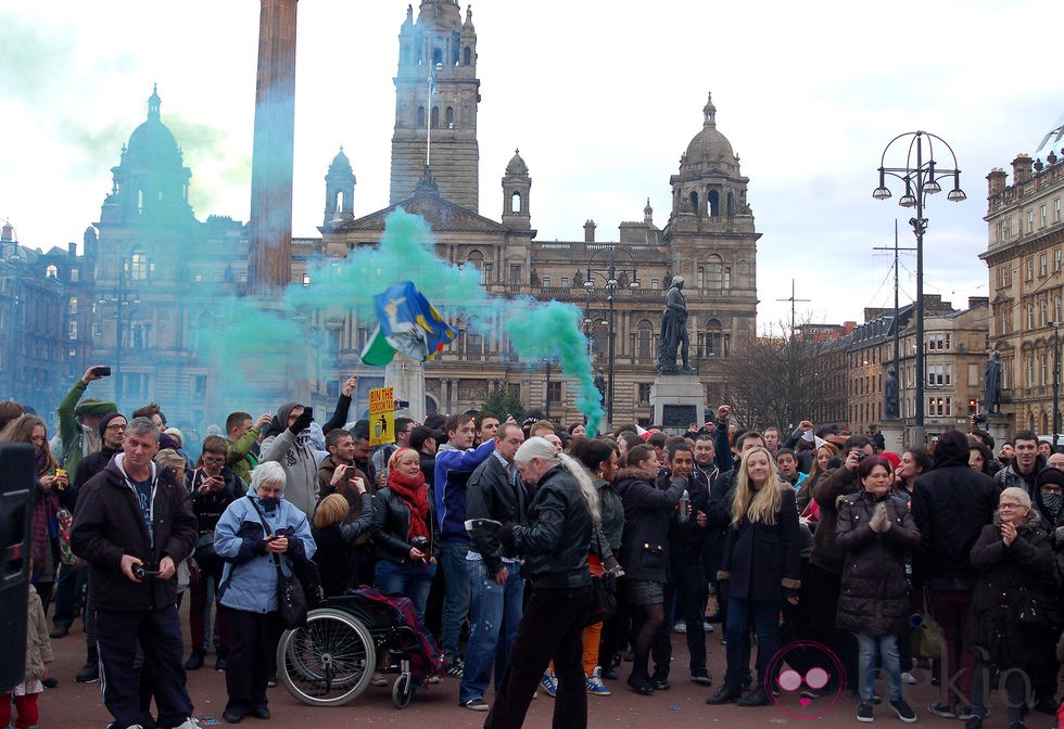 Británicos en Glasgow celebran la muerte de Margaret Thatcher