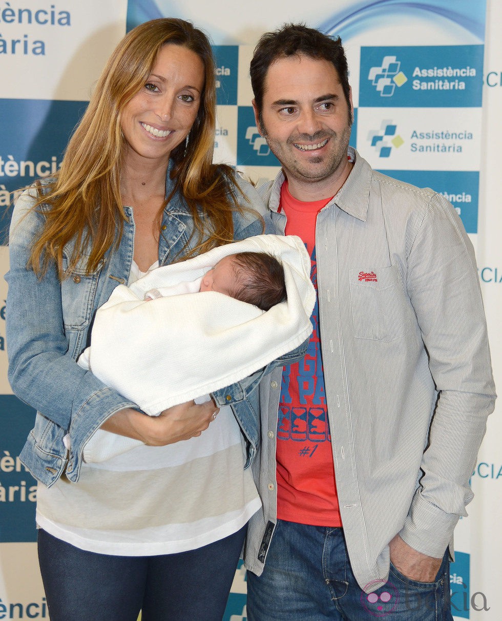 Gemma Mengual y Enric Martín presentan a su segundo hijo, Jou