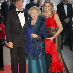 Beatriz, Guillermo y Máxima de Holanda en el Jubileo del Royal Concert Building