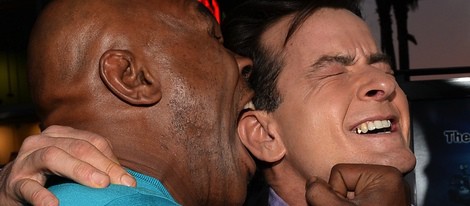 Myke Tyson y Charlie Sheen en la premiere de 'Scary Movie 5'