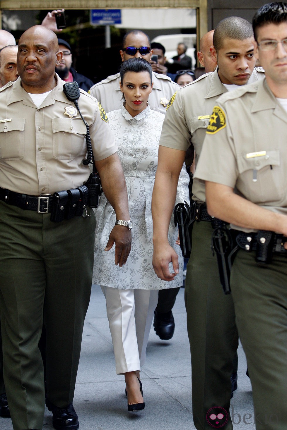 Kim Kardashian abandona un juzgado de Los Angeles