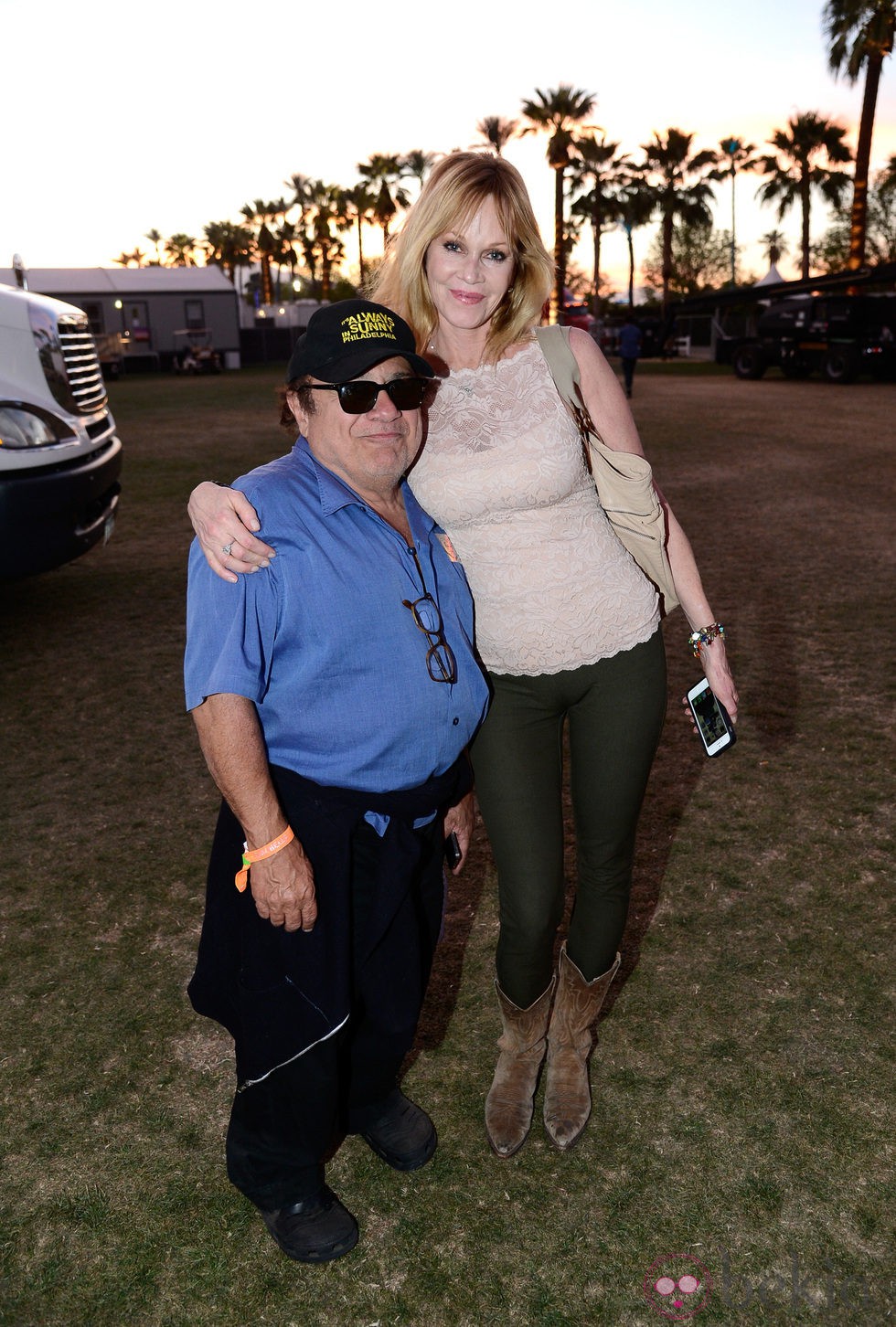 Danny DeVito y Melanie Griffith en el Festival de Coachella 2013