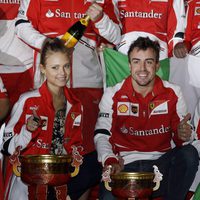 Dasha Kapustina y Fernando Alonso en el Gran Premio de China 2013