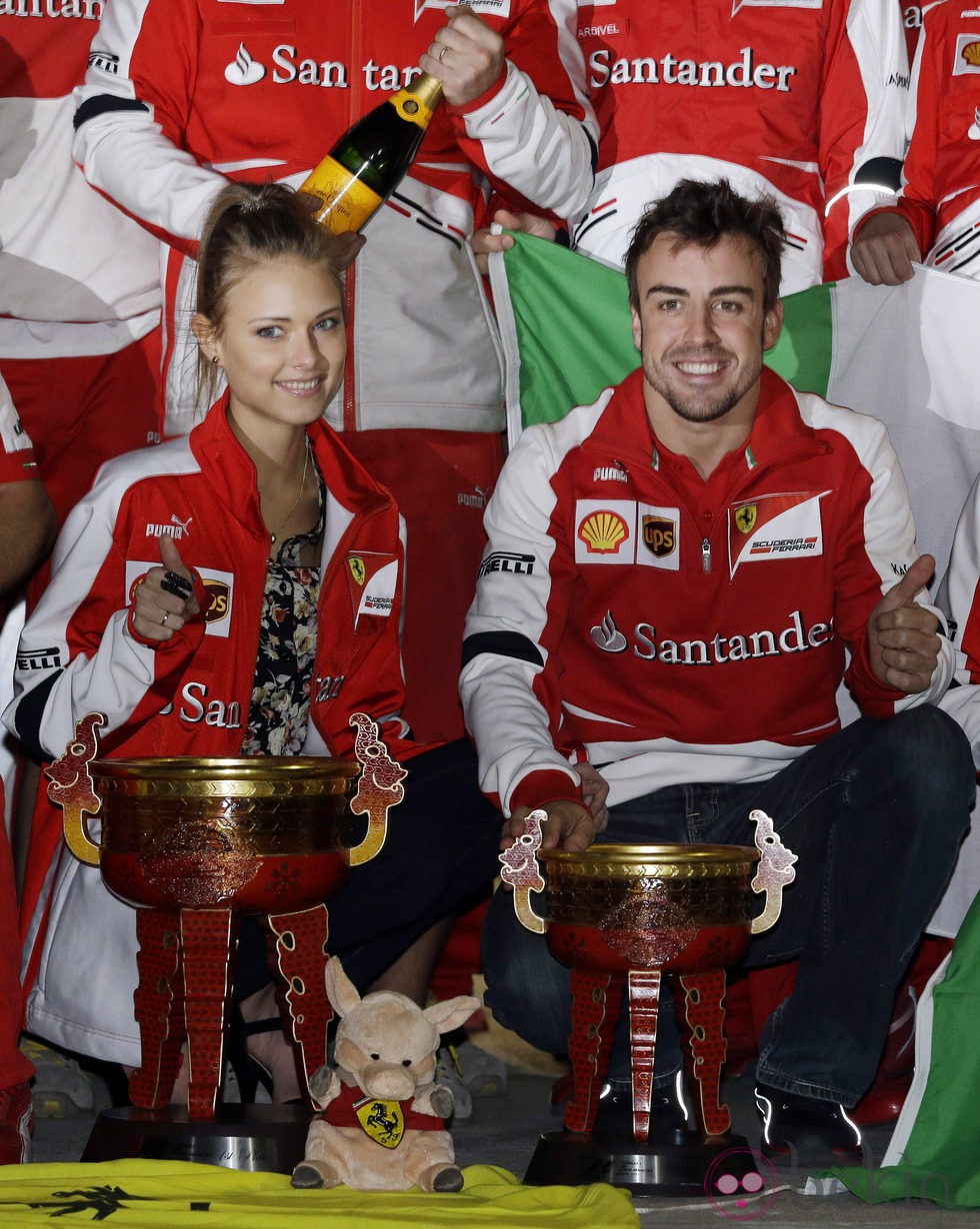 Dasha Kapustina y Fernando Alonso en el Gran Premio de China 2013