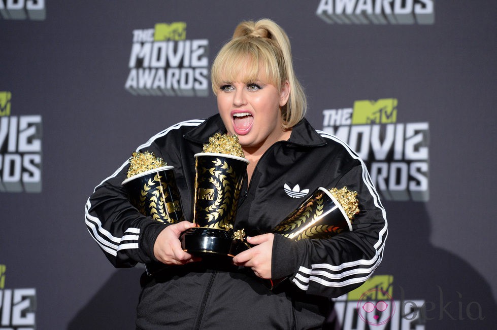 Rebel Wilson rodeada de premios en los MTV Movie Awards 2013