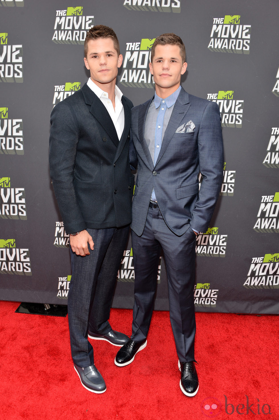 Charlie y Max Carver en la alfombra roja de los MTV Movie Awards 2013