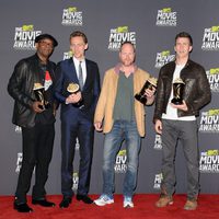 Samuel L. Jackson, Tom Hiddleston, Joss Whedon y Chris Evans posan con sus premios de los MTV Movie Awards 2013