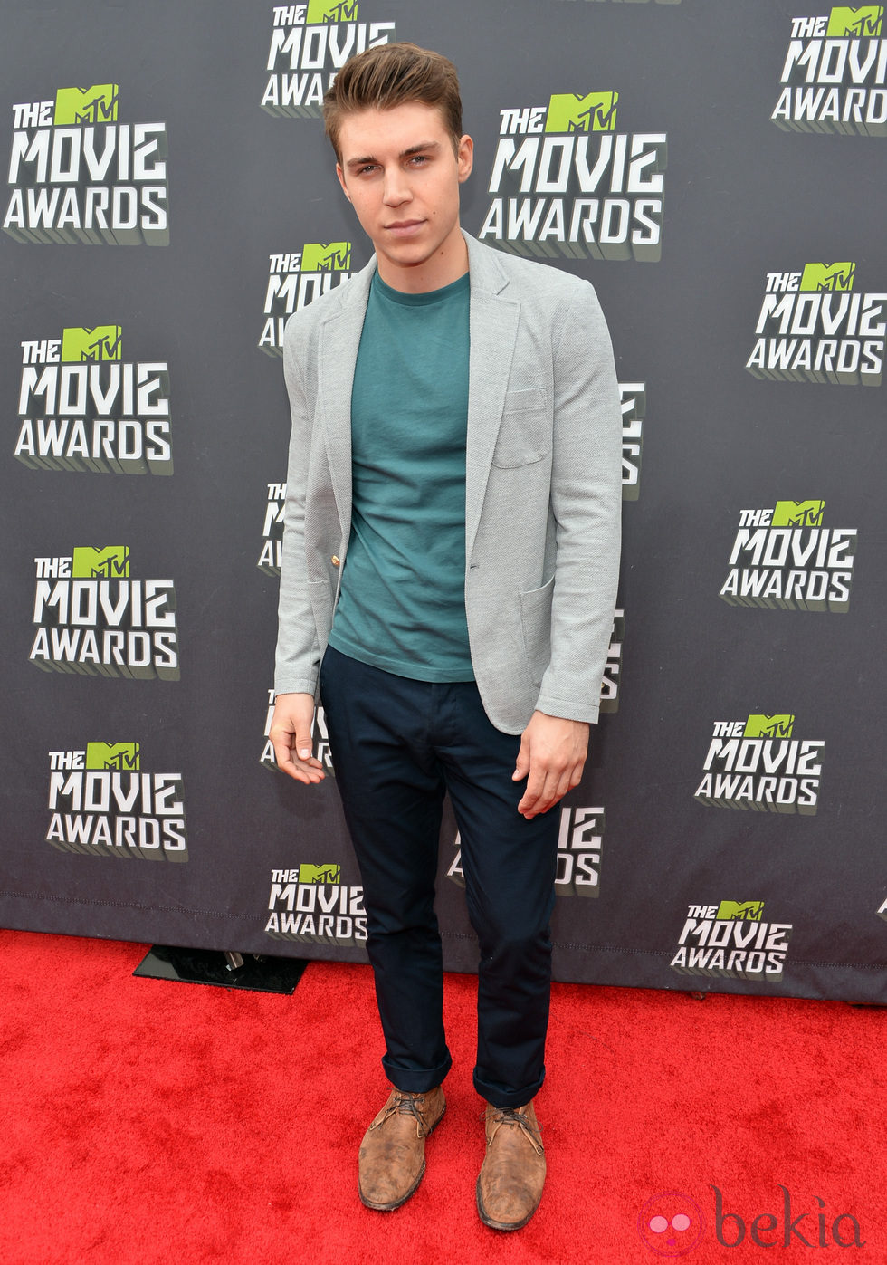 Nolan Funk en la alfombra roja de los MTV Movie Awards 2013
