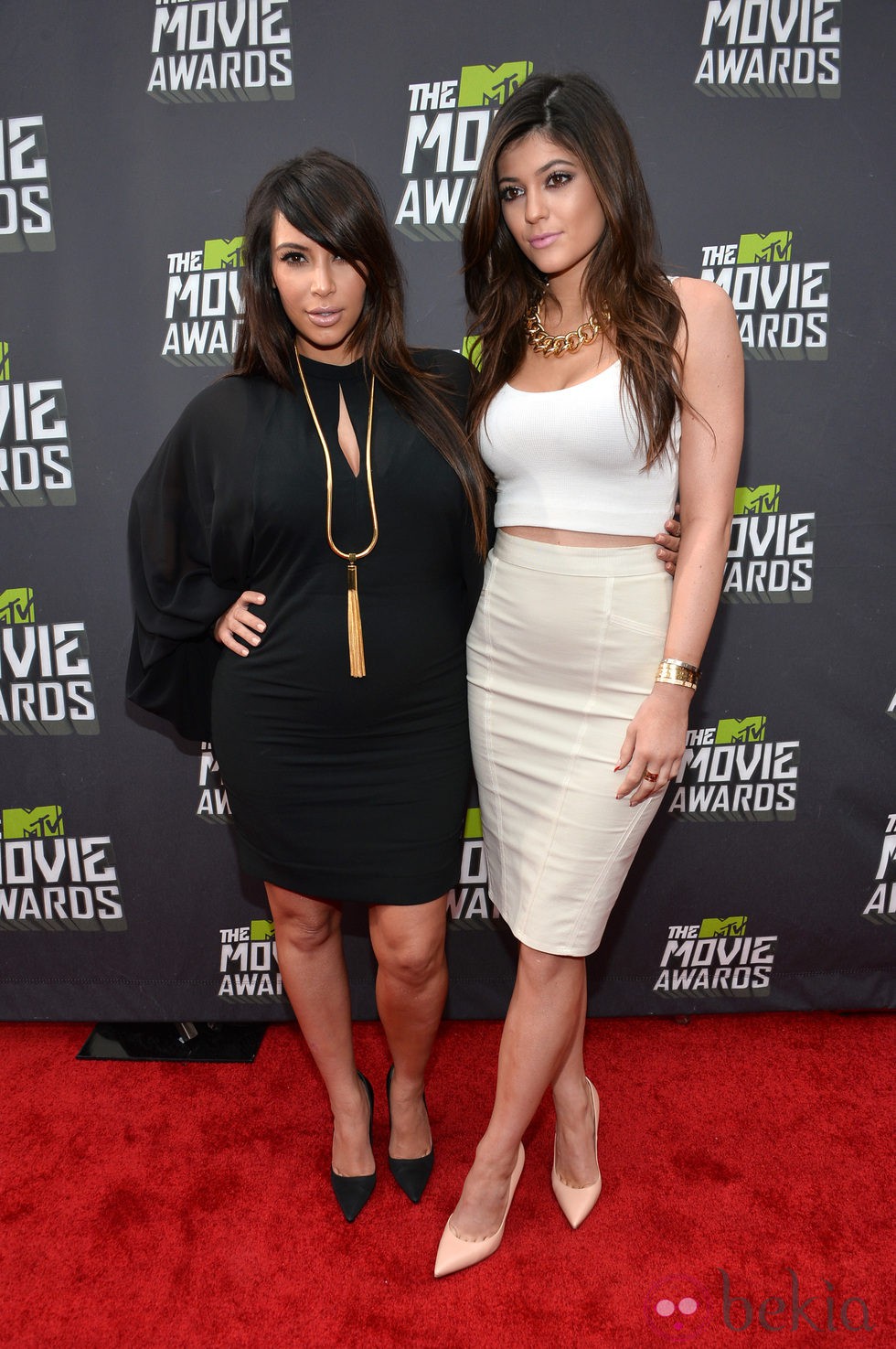 Kim Kardashian y Kylie Jenner en la alfombra roja de los MTV Movie Awards 2013