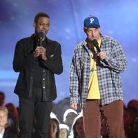 Chris Rock y Adam Sandler en la gala de los MTV Movie Awards 2013