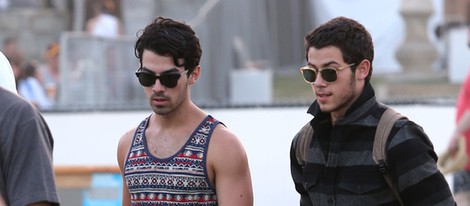 Joe y Nick Jonas en el Festival de Coachella 2013